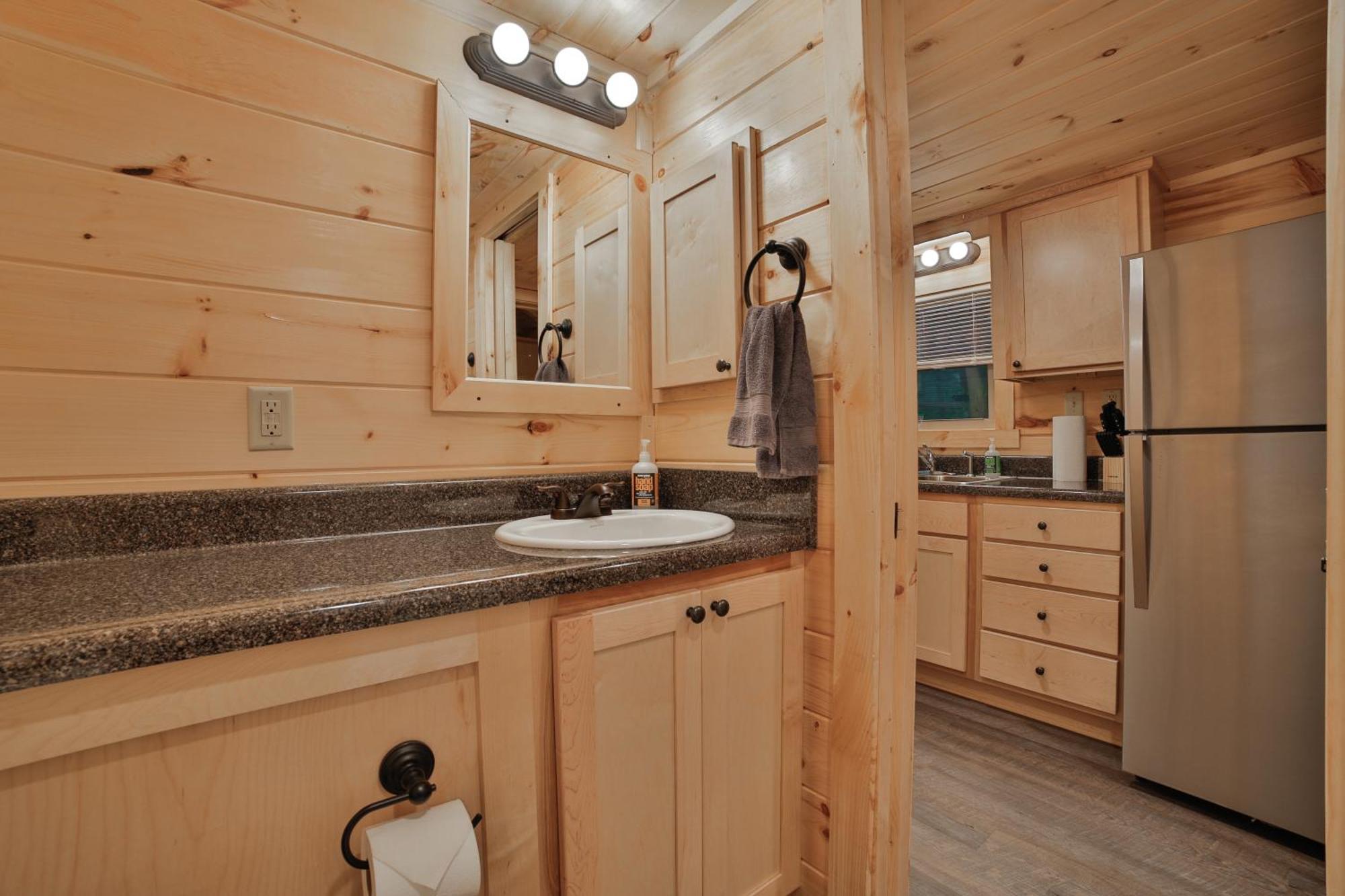 Tiny Cabin Village Private Hot Tub Lynda Cabin Chattanooga Eksteriør billede
